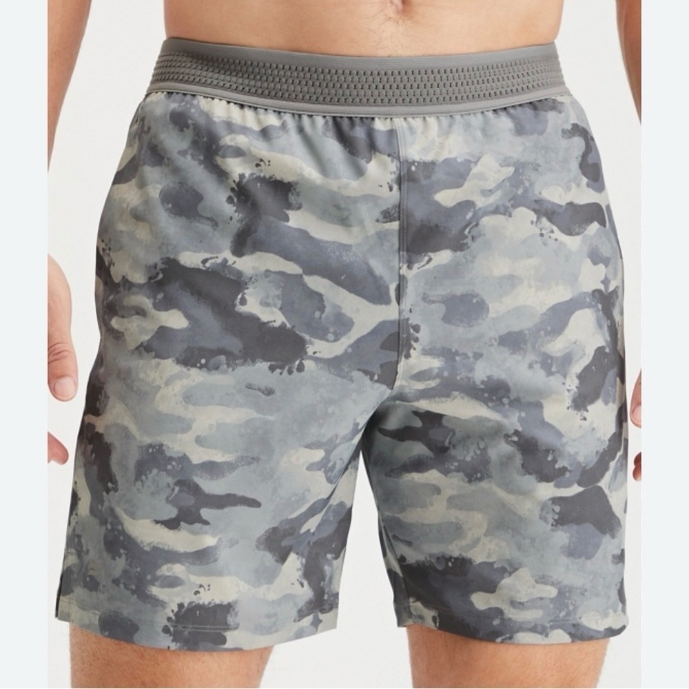 Fabletics Men's M Medium The Fundamental Short Athletic Camouflage Print Gray